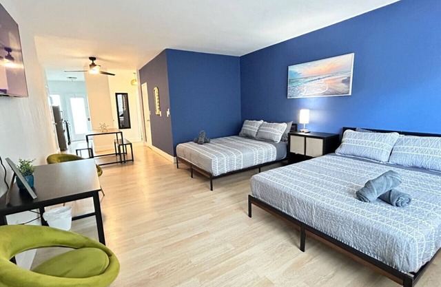 Retro Charm Apartment in South Beach