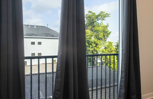 Retro Fun Haven : Game Room & Movie Magic!