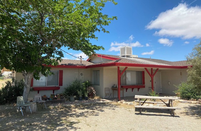 Retro ranch house next to nature but close to town