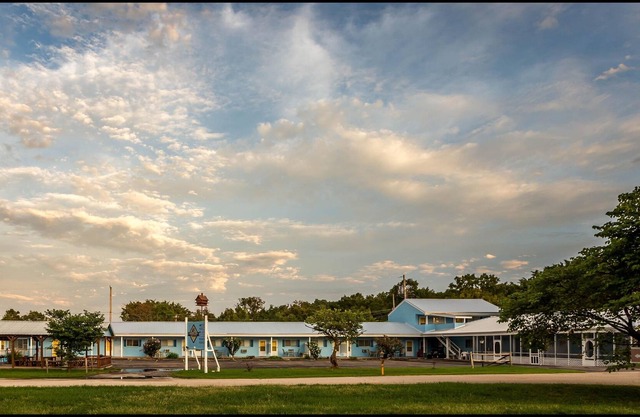 REUNION HALL WITH LODGING NEAR SILVER DOLLAR CITY!