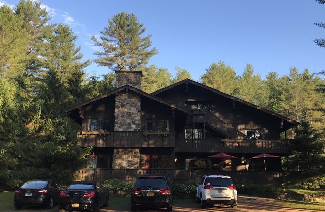 REUNIONS/RETREATS-SLEEPS 42! POOL-BEACH-TAVERN-GAME ROOM-BONFIRE- HIKE-FISH-BOAT