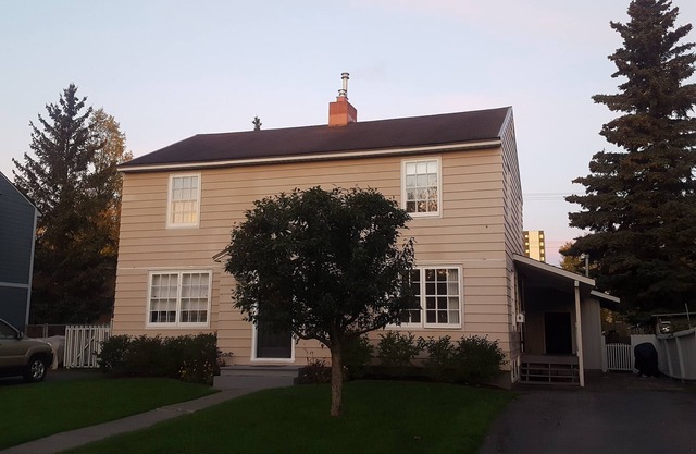 Rhubarb North - Downtown Anchorage historic restored home