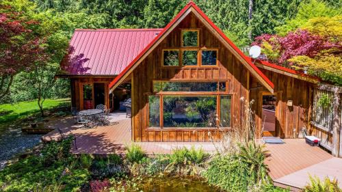 Rhythm Waters by AvantStay Garden Paradise Pond