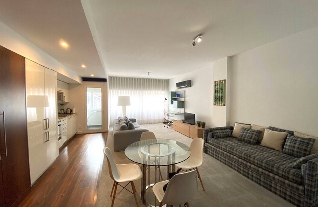 Ribeira 1 - Time Out Market - A few steps away from Mercado da Ribeira, River Tagus and Chiado. Car