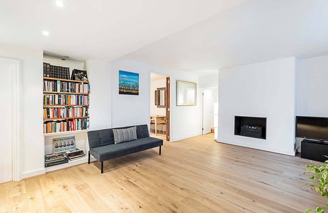 Richmond Hill Top Apartment