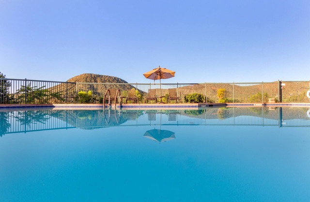 Ridge on Sedona - 1 BEDROOM KING SUITE ROLL-IN SHOWER
