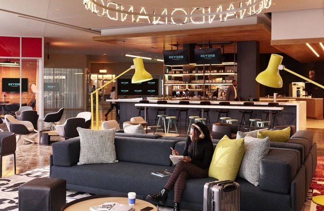 Right next to Mercedes-Benz Stadium! Onsite Parking, Fireplace and Rooftop Bar!