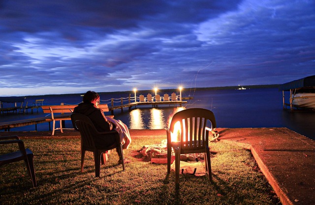 Right on the lake in the heart of the wineries! Smore's by the lake. Book now.