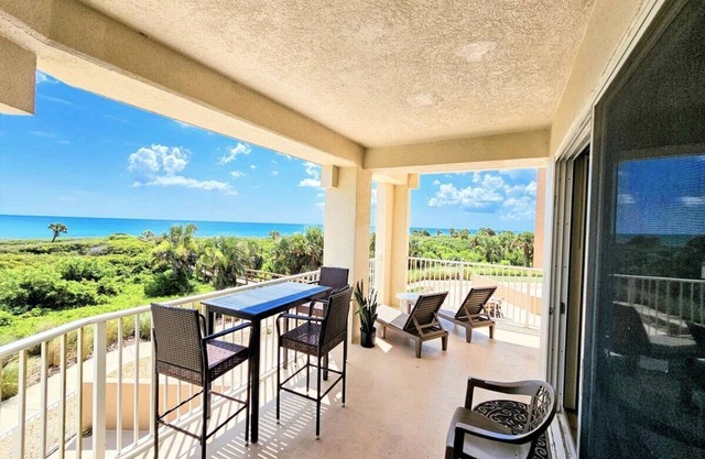 Rising Sun 🌅Stunning Oceanfront Ocean View Villa! 3 Beautiful Resort Pools! Beach Front!