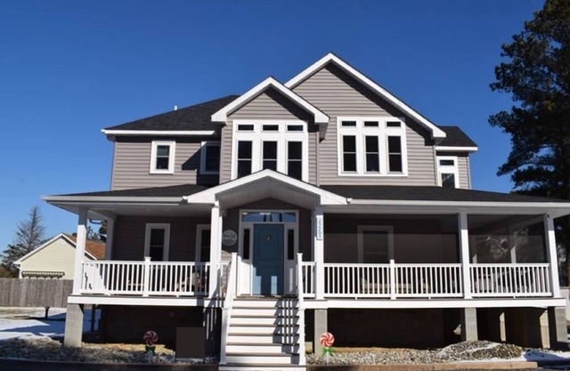 Rising Tide-Beautiful House w/Canal Views & Expansive Decks & Outdoor Space