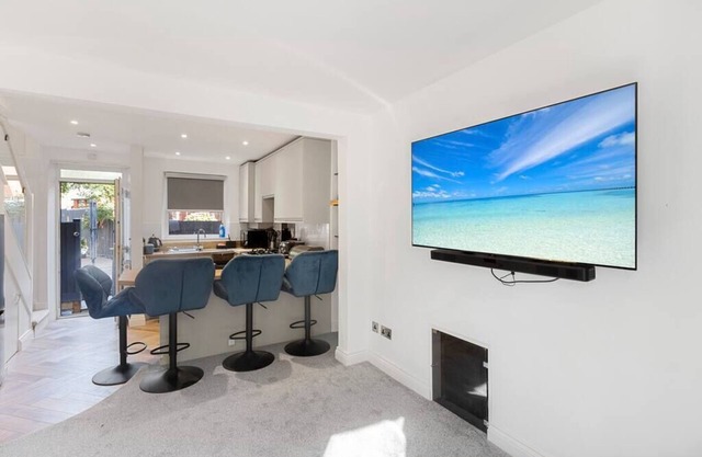 River Exe Cottage - Short Stays UK Ltd
