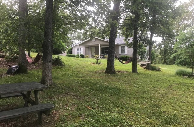 River front property HOT TUB, Kayak, tubing, and fishing