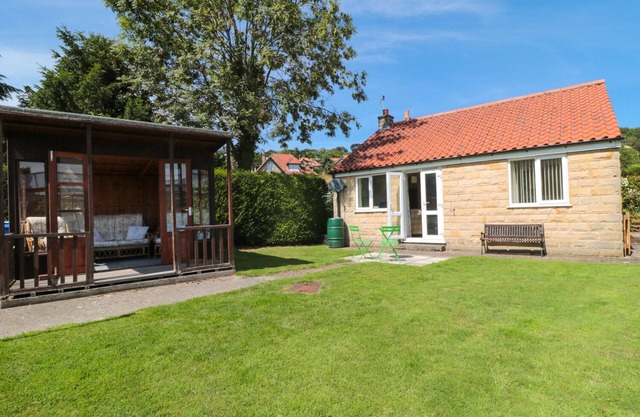 RIVER GARDENS COTTAGE, pet friendly, with a garden in Sleights
