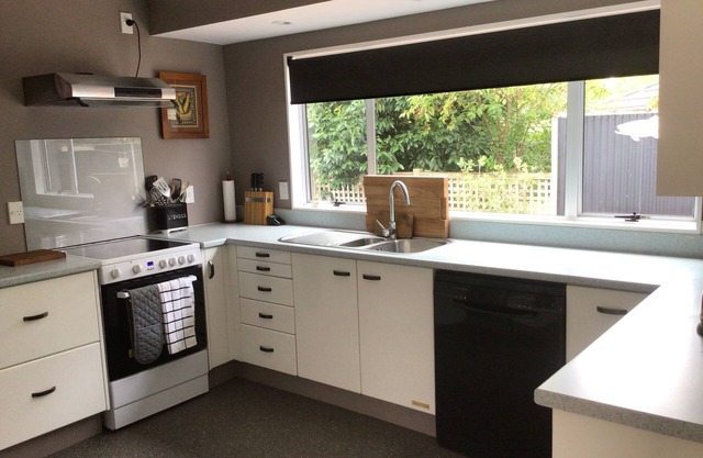 River Heights. Peaceful and spacious, pet friendly and 10mins walk to town