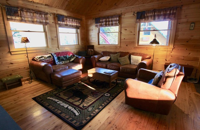 River House- Open Concept Cabin Sleeps 7-10 near Sugarloaf