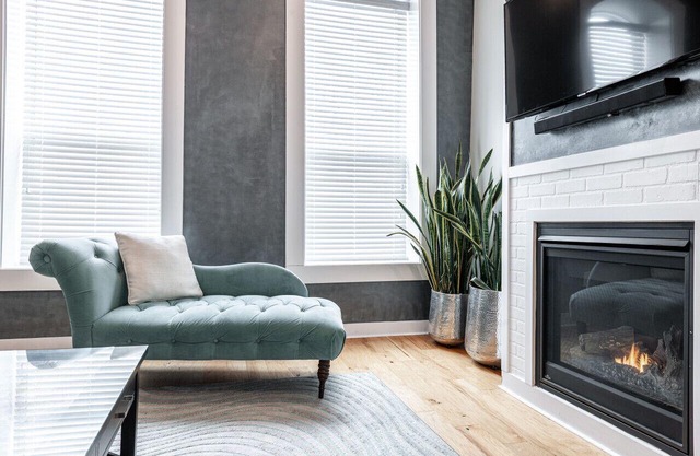 River Merchant Inn Heintzman Music Suite