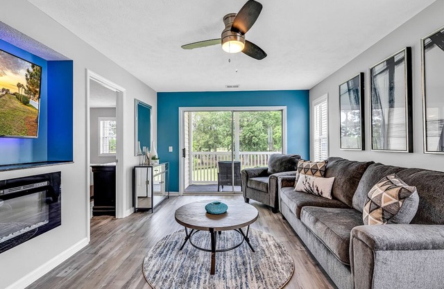 River Oaks Stylish Condo w/Golf Course View, Pool & Tennis