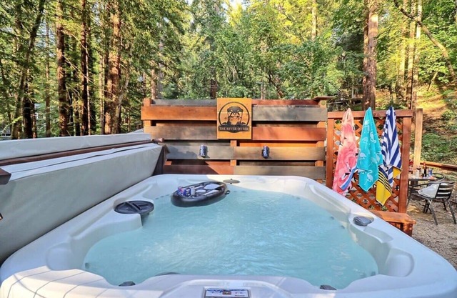 River Otter Retreat | Hot Tub, BBQ & Russian River