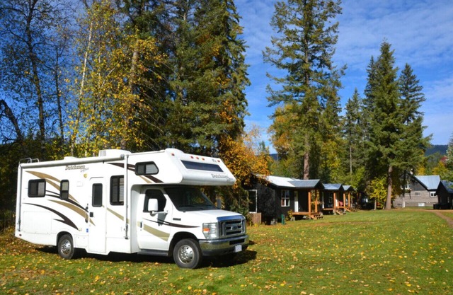 River's Edge Retreat | RV Site 1- Full Service