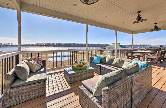 'River's Paradise' w/ Balcony: Dtwn Location!