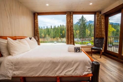 River Safari Bear Den