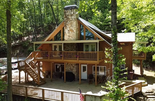 River Shoals Cabin! Hot Tub-Water front