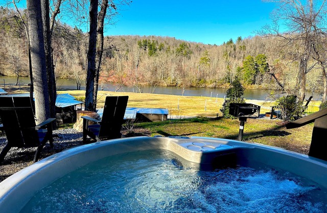 River View Bunk Cabin with Hot Tub