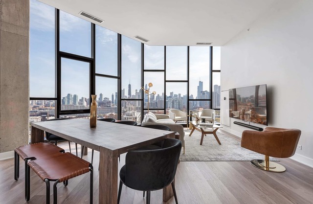 River West 2 Penthouses: Skyline, Group Comfort