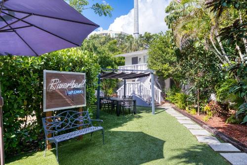 Riverbend Apartments by Lowkl