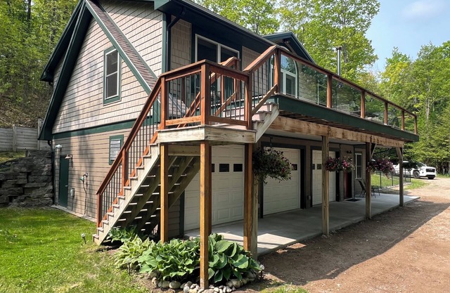 Riverbend Retreat with Hot Tub