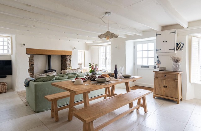 Riverdale - a cottage that sleeps 4 guests in 2 bedrooms