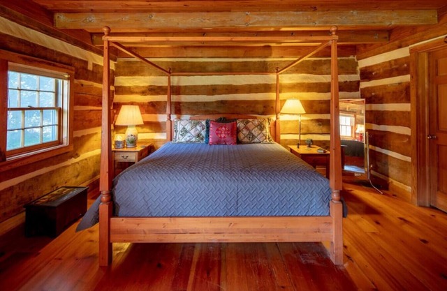 Riverfront Cabin! Farm, Fireplaces, Trail & Kayaks
