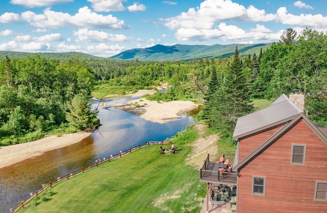 Riverfront Cabin|Fireplace|Fire pit | White Mountains| Hiking