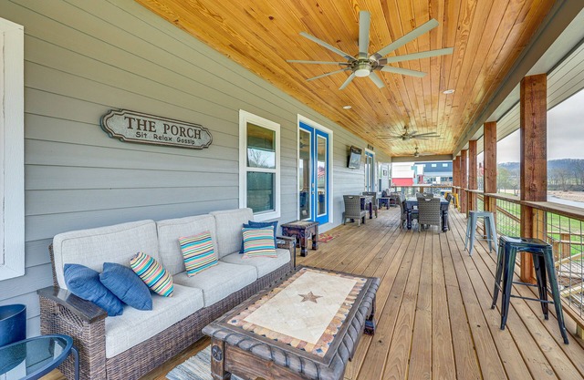 Riverfront 'Caddo Shack' Home w/Views & Fire Pit