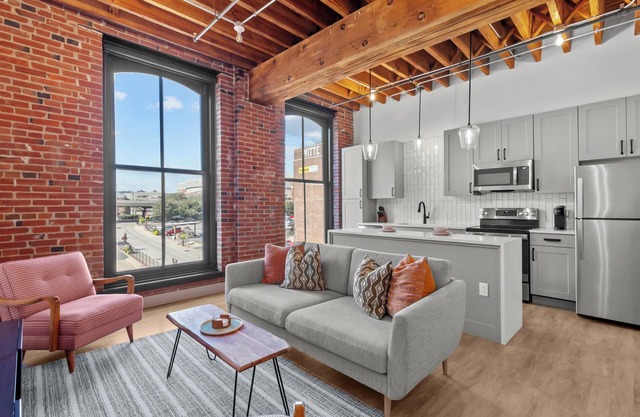 Riverfront DWTN Loft W/D Gated Parking