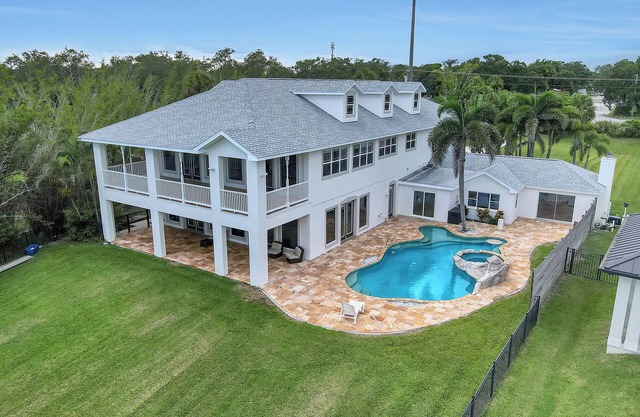 Riverfront Family Pool/Spa Game Rm 8bd/5.5ba 20ppl