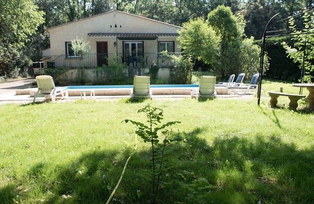 Riverfront house with pool at the foot of the Cascades du Sautadet