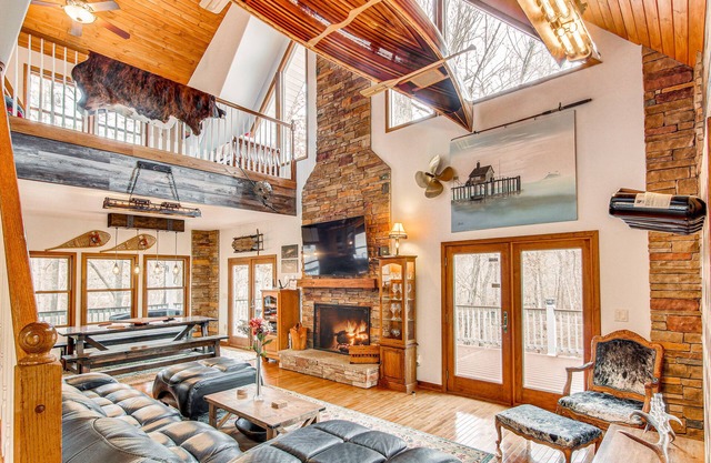 Riverfront Lake Lure Lodge w/Deck on 13 Acres