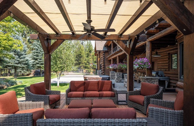 Riverfront, Pool Table - Deschutes River Lodge