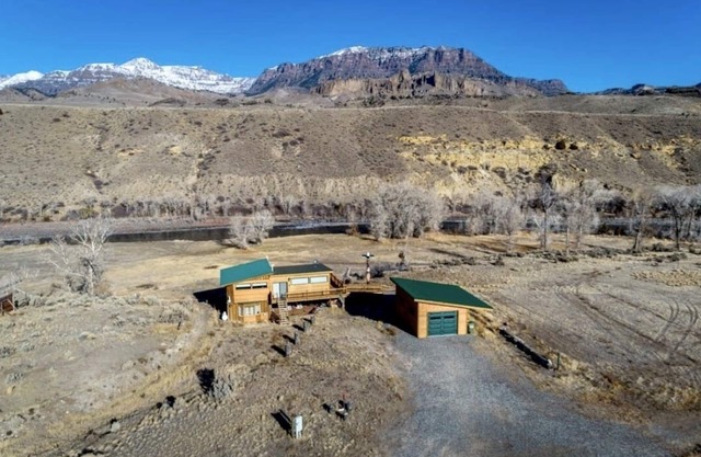 Riverhouse- located on the Northfork River, mountain views!