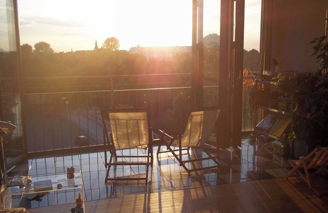 Riverside view 1-bedroom apartment in tranquil green Berlin with WiFi