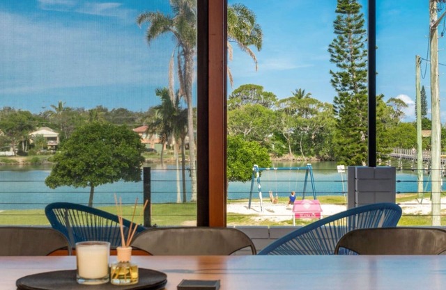 RIVERVIEW APARTMENT- RIGHT IN TOWN