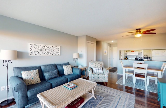 Riverview condo near the lake with beach access, fireplace, patio & cable