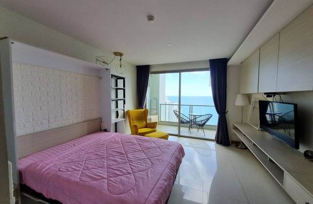 Riviera Jomtien Large Penthouse Studio Uninterrupted Seaview 5 Star Facilities