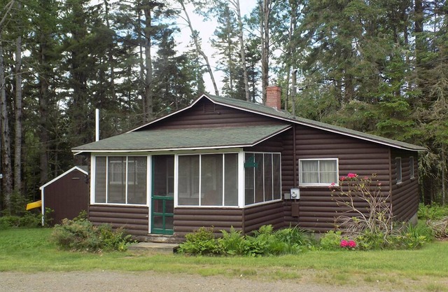 RM 9 - Cozy Rangeley Manor Cottage sleeps 4