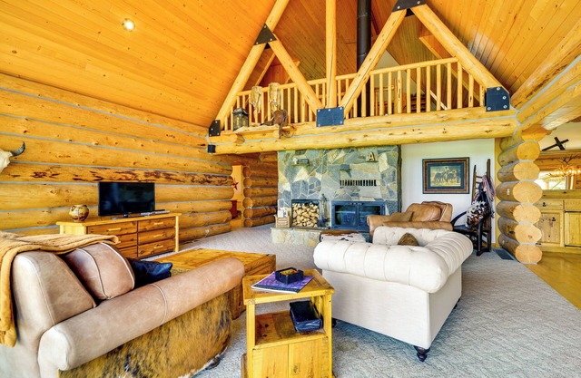 Roberts A-Frame Log Cabin Near Red Lodge Mountain!