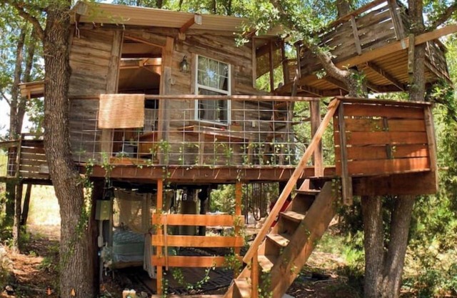 Robin's Nest Treehouse