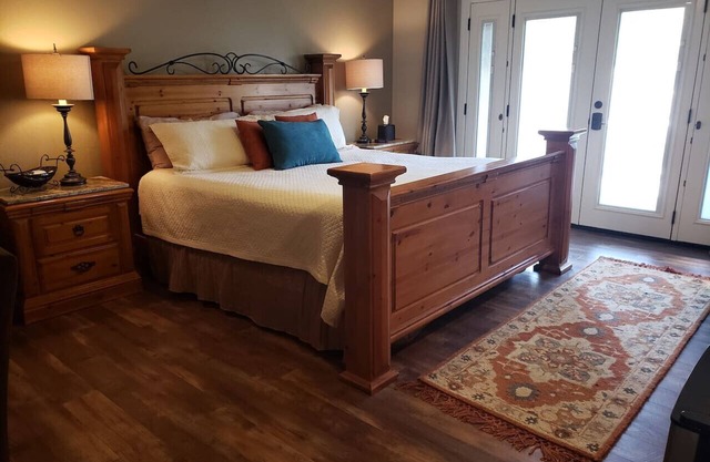 Robin's Red Rock Getaway Suite A