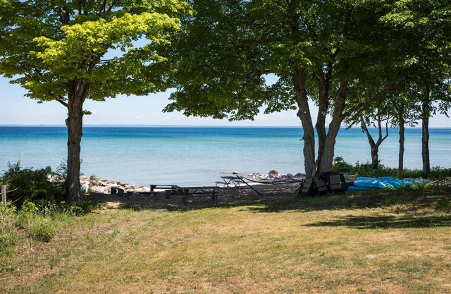 ROBY’S RETREAT - Immaculate 9 BR Beachfront Home on Grand Traverse Bay Sleeps 20