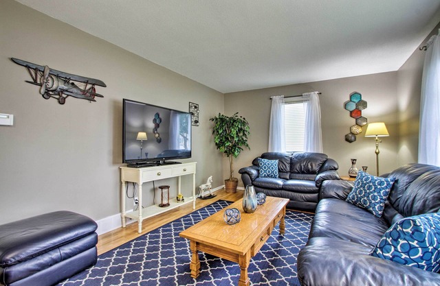 Rochester House w/Yard - 5 Minutes to Mayo Clinic